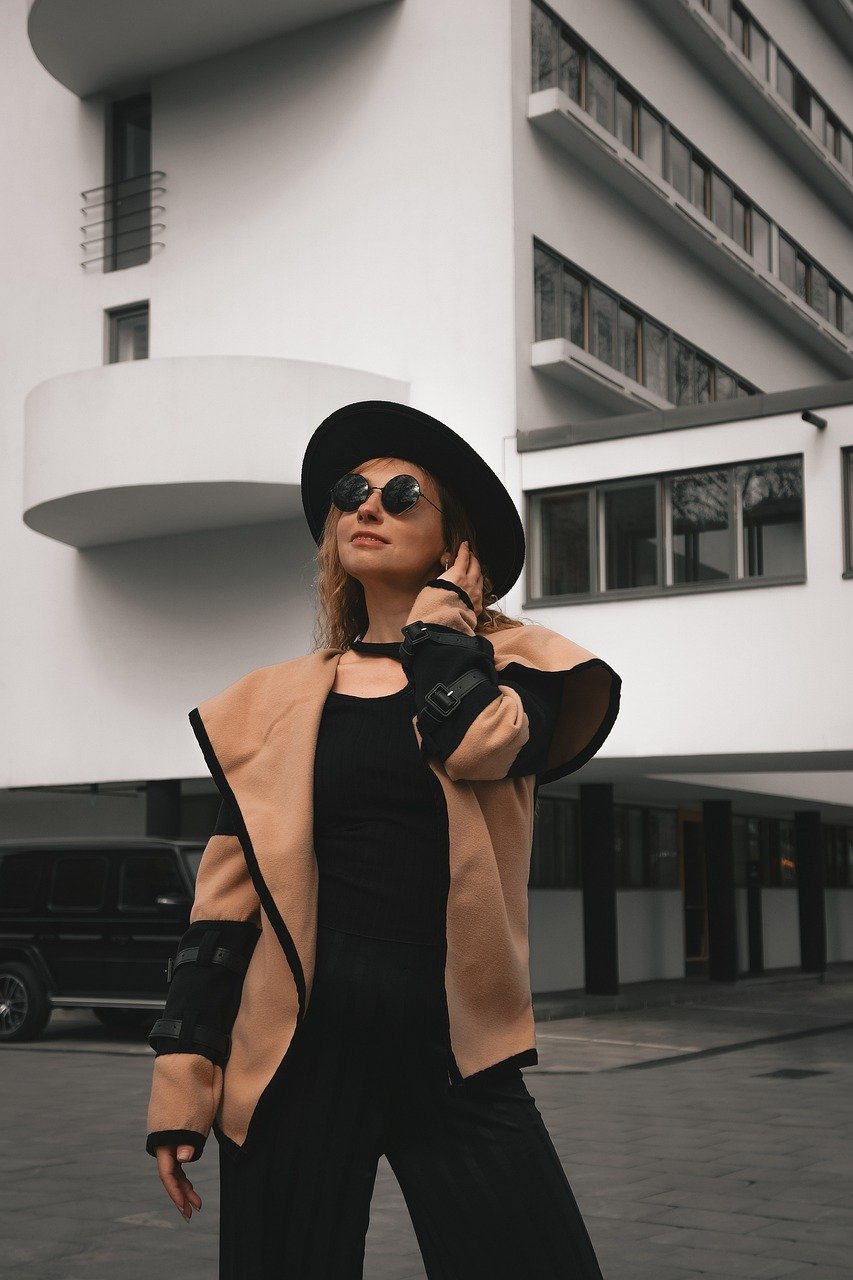 entdecken sie die neuesten fashion trends 2024! lassen sie sich von angesagten styles, farben und mustern inspirieren und erfahren sie, was in dieser saison in der modewelt unverzichtbar ist.